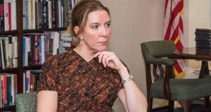 Dame Antonia Romeo nomeada primeira mulher chefe do serviço público, apesar da controvérsia sobre as alegações de intimidação de Keir Starmer