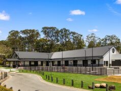 Por que os australianos estão furiosos? Este pub country recém-construído oferece assinaturas de US$ 299