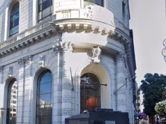 Um vislumbre de esperança para a sitiada São Francisco, enquanto o caos no centro da cidade força dois varejistas a fecharem devido à reabertura em seus locais anteriores