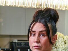 Mãe de três filhos, 38 anos, diagnosticada com câncer raro depois de implorar aos médicos que investigassem um ‘nódulo gorduroso’ durante dez anos: ‘Eles disseram que era um lipoma benigno’