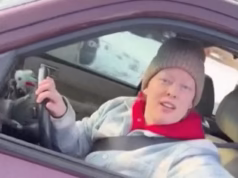 Família britânica diz que cancelou férias de US$ 16 mil na Disney World porque seus filhos ficaram chateados com os assassinatos de Renee Nicole Goode e Alex Pretti, enquanto os números do turismo nos EUA caem 11%