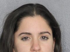 A desculpa descarada de uma mãe bêbada capturada pela câmera deixando seus filhos com um motorista estranho do Uber por duas horas