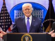 A resposta brutal de Trump à dissidência do ‘aspirante a rei’ do principal democrata depois de cortar seus poderes tarifários