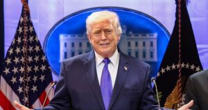 A resposta brutal de Trump à dissidência do ‘aspirante a rei’ do principal democrata depois de cortar seus poderes tarifários