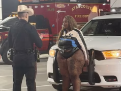 Mulher do Texas bate em poste com seu BMW bêbada, diz polícia