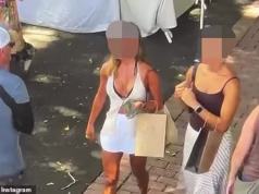 Momento chocante: ladrões são pegos em flagrante roubando joias feitas à mão em bancas de mercado