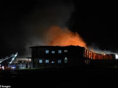 Os bombeiros estão lutando contra um grande incêndio em uma escola especializada de £ 10,7 milhões que está em chamas há horas