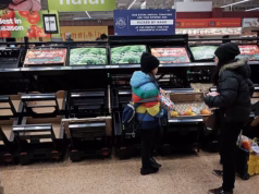 ‘Tinderbox’ Grã-Bretanha ‘a um passo dos tumultos alimentares’, enquanto os especialistas alertam que os ataques cibernéticos podem levar a prateleiras vazias e condições climáticas extremas, levando à agitação civil