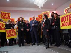 Keir Starmer finalmente visita o campo de batalha eleitoral e acusa os Verdes de quererem que seu filho adolescente possa comprar heroína… mas será que ele encontrará eleitores reais?