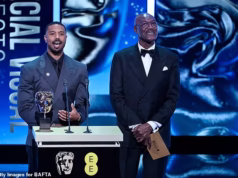 As estrelas sinistras Delroy Lindo e Michael B. Jordan ficam furiosos quando a palavra N é gritada para eles em um momento chocante do BAFTA
