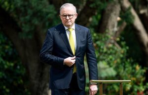 Anthony Albanese entrega mensagem explosiva ao príncipe Andrew em meio à crise real