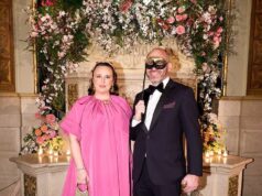 Misterioso irmão Alexandre IV desmascarado: todos os escândalos familiares da esposa da herdeira bilionária israelense… enquanto ela representa uma figura solitária no julgamento de crimes sexuais entre irmãos