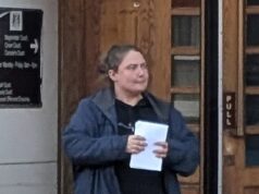 A vigarista fingiu ter um marido com doença terminal para pressionar os vizinhos por dinheiro