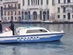 Primos britânicos, de 19 e 21 anos, acusados de tentativa de homicídio em Veneza “após esfaquear um homem no pescoço durante uma briga por causa de uma mulher no Dia dos Namorados, perto de um importante local turístico”