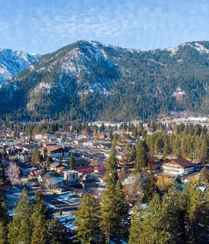 106638161-15587771-Leavenworth_is_a_a_Bavarian_style_town_two_hours_northeast_of_Se-a-16_17719559220.avif