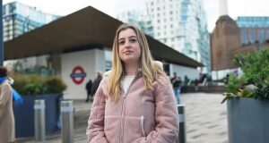 Criminosos sexuais que agridem mulheres em trens escapam da acusação por causa de defeito no CCTV