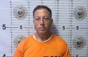 Pedófilo britânico fugitivo será deportado para o Reino Unido depois de ser pego vivendo como instrutor de mergulho nas Filipinas