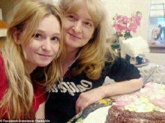 Enclave elegante à beira do lago, vítima de tragédia quádrupla, um louco de 32 anos, que acreditava ser um deus egípcio, invadiu a casa da família com uma faca