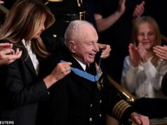 Melania Trump saúda um herói de 100 anos da Segunda Guerra Mundial enquanto o presidente elogia os heróis americanos que “mantêm nosso país livre”