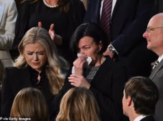 Erica Kirk conforta a mãe de Irina Zarutska em momento emocionante durante o Estado da União.