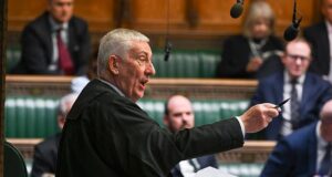 O Príncipe das Trevas está praticando seus velhos truques de spin? Questões preocupantes foram levantadas quando uma investigação policial se transformou em uma farsa, quando os policiais revelaram que o presidente do Commons, Mandelson, era a fonte de informações de que ele estava planejando fugir do Reino Unido.