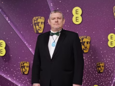 Por que o colocaram atrás do microfone? O devastado John Davidson revelou que os organizadores colocaram o microfone na frente dele nos Baftas – e diz que a BBC sabia ‘o que esperar’ dos tiques de Tourette