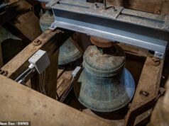 Os tocadores de sinos foram substituídos por um sistema robótico com tela sensível ao toque de £ 30.000 – que toca os sinos porque são delicados demais para serem atingidos por humanos.