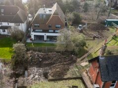 Mamãe está em guerra com os vizinhos por causa dos planos de construir uma nova casa ‘feia’ de cinco quartos ao lado de sua mansão vitoriana de £ 2,5 milhões