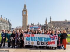 O meu filho era atormentado diariamente por colegas anti-semitas que ligavam os bicos de Bunsen e faziam barulhos violentos para ecoar os horrores das câmaras de gás – a face do ódio “odioso” contra os judeus na Grã-Bretanha de hoje.