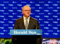 Anthony Albanese criticou o comentário de uma palavra sobre Grace Tame – enquanto ele responde