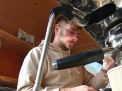 Um policial da Met Police foi demitido por administrar uma empresa de café em tempo integral e suspenso com pagamento integral