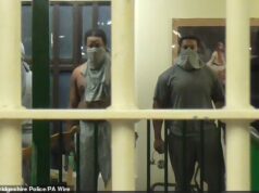 Oito presidiários que se revoltaram na prisão com armas improvisadas aumentaram suas sentenças, forçando a tropa de choque a invadir a ala