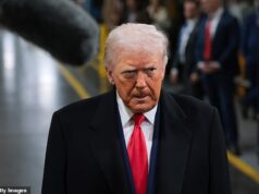 A última oportunidade de Trump para evitar uma guerra total com o Irão enquanto o navio de guerra mais poderoso do mundo entra no Golfo