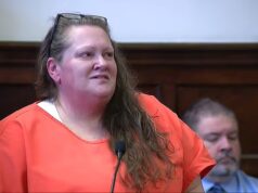 Mãe plus size da Virgínia Ocidental chora ao prender filha de 14 anos por fome