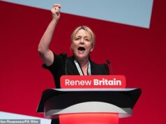 O chanceler deverá perder o cargo se o Tesouro não suspender o seu plano de investir na defesa da Grã-Bretanha, afirmou o maior sindicato.