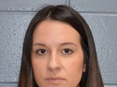 Mãe casada, professora, 29 anos, que reclamou que homens eram ‘horríveis’ on-line, acusados de molestar estudante