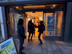 O MOMENTO FORA DE GREGGS O segurança é atacado por bandidos que roubam doces