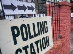 O caos nas eleições parciais de Gorton e Denton aumenta o temor de “altos níveis” de “votação familiar” ilegal, à medida que casais “se aventuram” juntos nas seções eleitorais, dizem observadores do governo