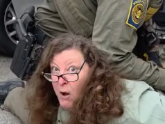 Produtor de TV de Chicago demitido quatro meses depois que o protesto anti-ICE se tornou viral após sua tão difamada prisão