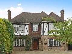 Linda mansão Tudor de £ 2 milhões de propriedade do banqueiro do HSBC que fraudou £ 5.900 em passagens de trem