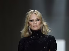 Kate Moss, 52, exibiu sua calcinha em um vestido sem costas, enquanto Demi Moore, 63, estreou um lindo penteado molhado e Emily Ratajkowski, 34, invadiu a passarela no desfile repleto de estrelas da Gucci
