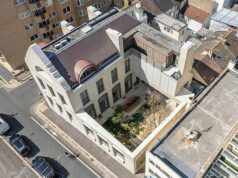 O ‘pesadelo imobiliário’ de Dave Gilmour: o ícone do Pink Floyd reduziu pela metade o preço de sua mansão à beira-mar de £ 15 milhões… mas três anos depois, ela ainda não está à venda