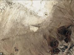 Triângulos misteriosos vistos no deserto de Nevada no Google Maps dão origem a teorias de civilizações perdidas
