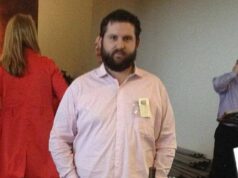 O rico proprietário de um vinhedo de Napa Valley arruína a vida depois de usar uvas falsificadas para fazer sua sofisticada garrafa de vinho