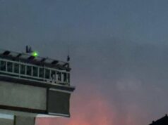 Os talibãs apelaram a negociações de paz e lançaram bombardeamentos aéreos enquanto 274 combatentes afegãos foram mortos depois de o Paquistão ter declarado “guerra aberta”.