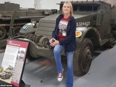 Uma mãe e suas filhas brigaram com policiais fora de serviço em um bar de coquetéis no porão depois que uma das policiais foi chamada de ‘lésbica’, ouviu um tribunal.