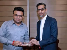 Joy Shah e Sundar Pichai participam do confronto Super 8 da Copa do Mundo T20 entre Índia e África do Sul em Ahmedabad