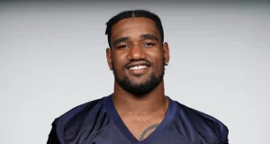 Os Falcons demitiram o técnico assistente de linha defensiva LaTroy Lewis