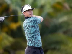 Sem camisa, sem sapatos, sem problema: Isaiah Salinda faz um tiro de resgate da água no Cognizant Classic