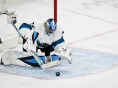 Juus Saros, dos Hunters, luta em sua estreia olímpica pela Finlândia